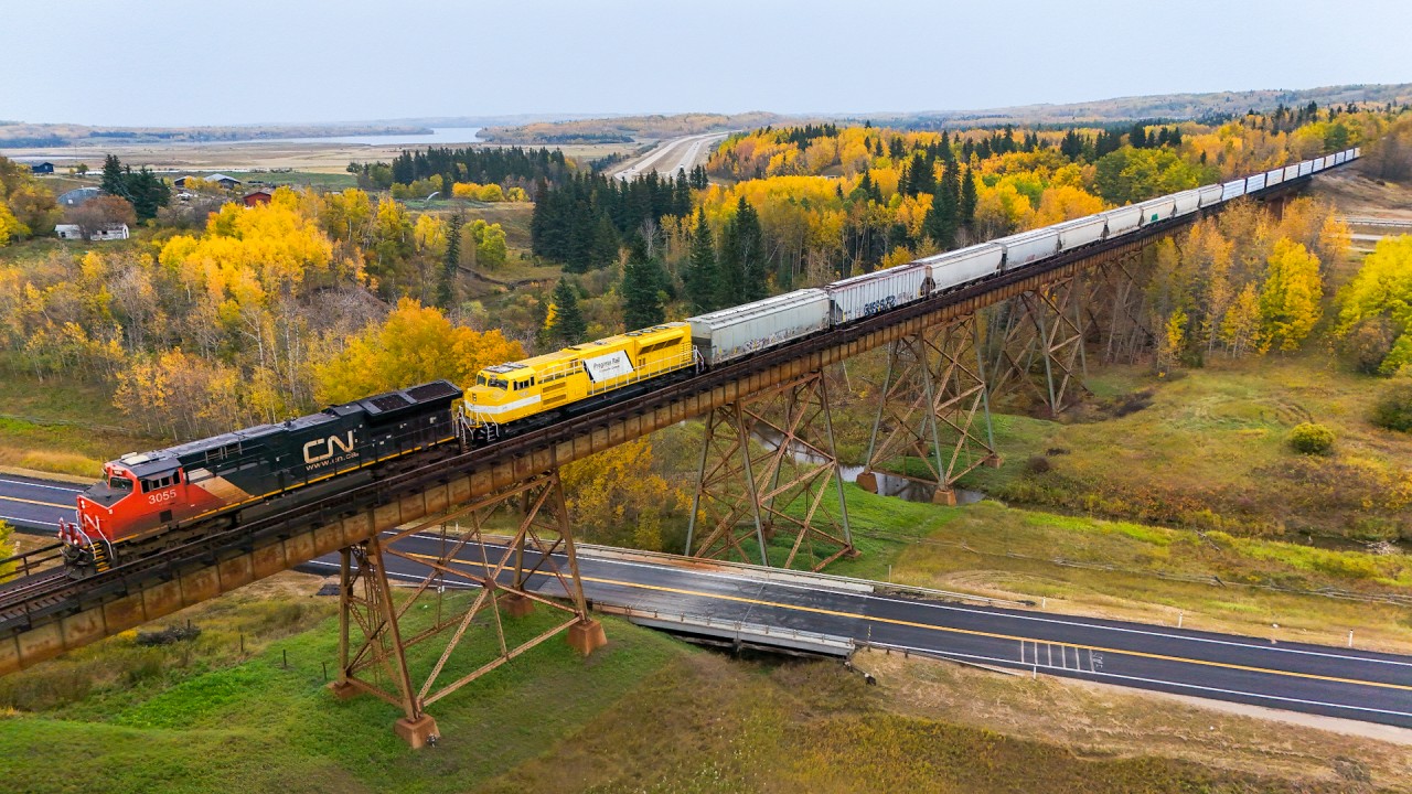 CN M 31151 30 soars over the Sturgeon River with CN 3055, EMDX 7206 and CN 2963 mid train.  There are now four EMDX SD70ACe T-4 on loan to CN to add some variety through the fall season; EMDX 7206, EMDX 7218, EMDX 7219 and EMDX 7222.