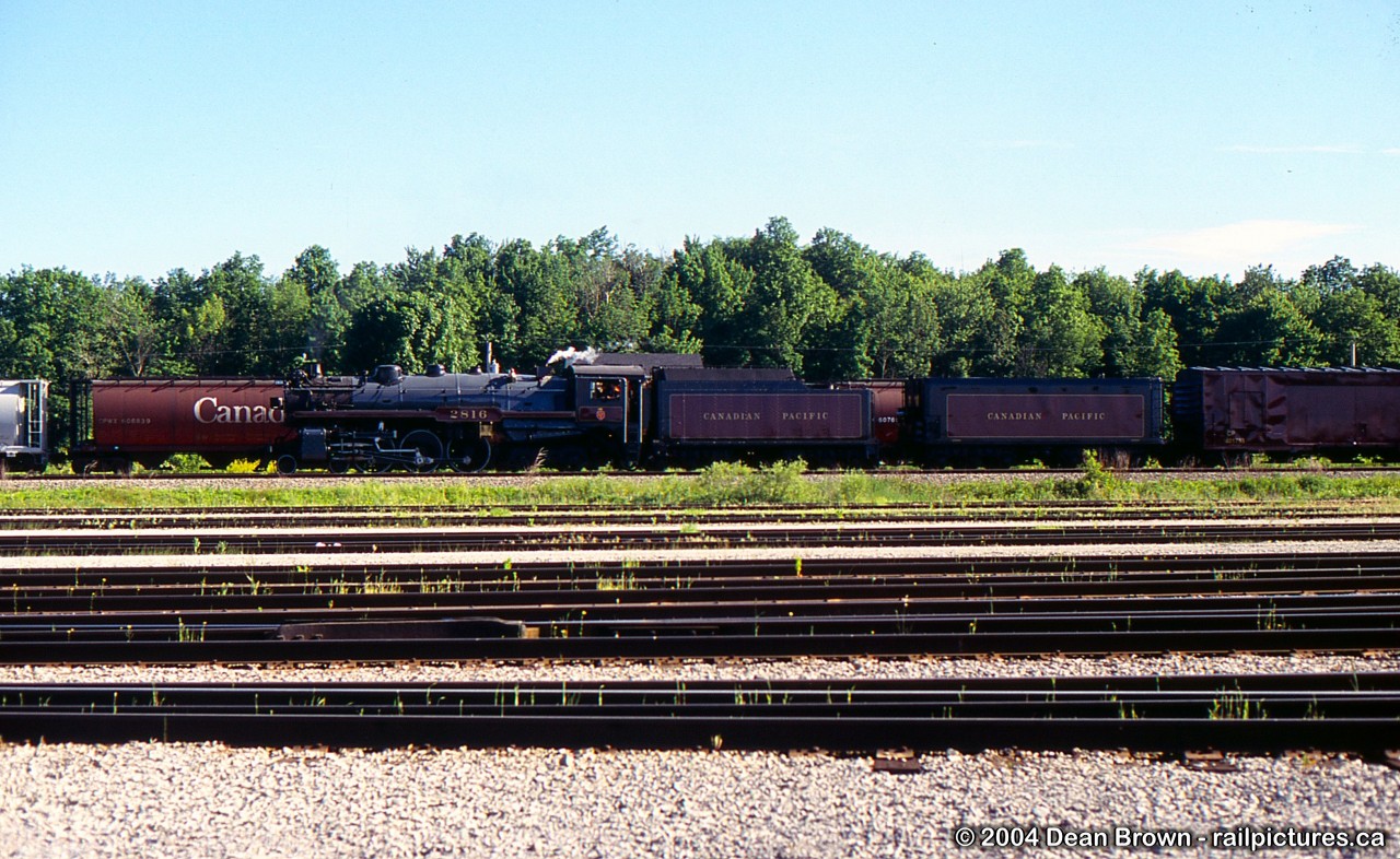 CPR 2816 arrives at Welland Yard.