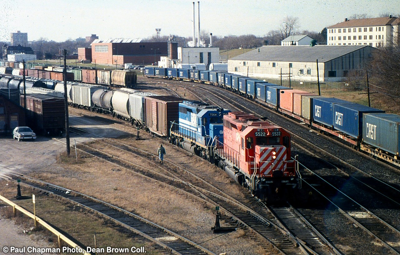 CP SD40 5522 and GATX SD40-2 7364 at London Yard.