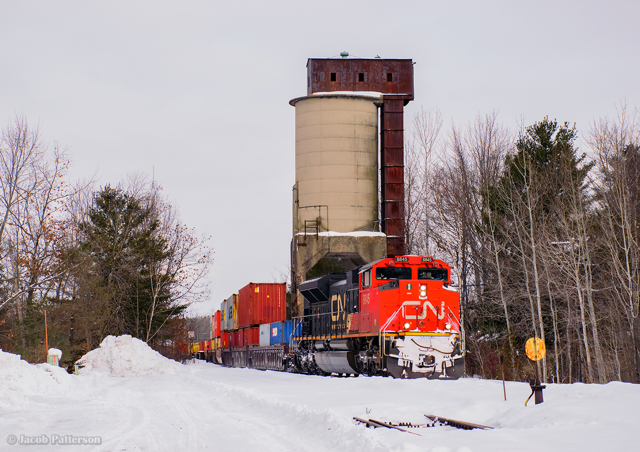 Approaching a meet with 107 at Smail, Q180 cruises through Washago past the 1936 coaling tower.