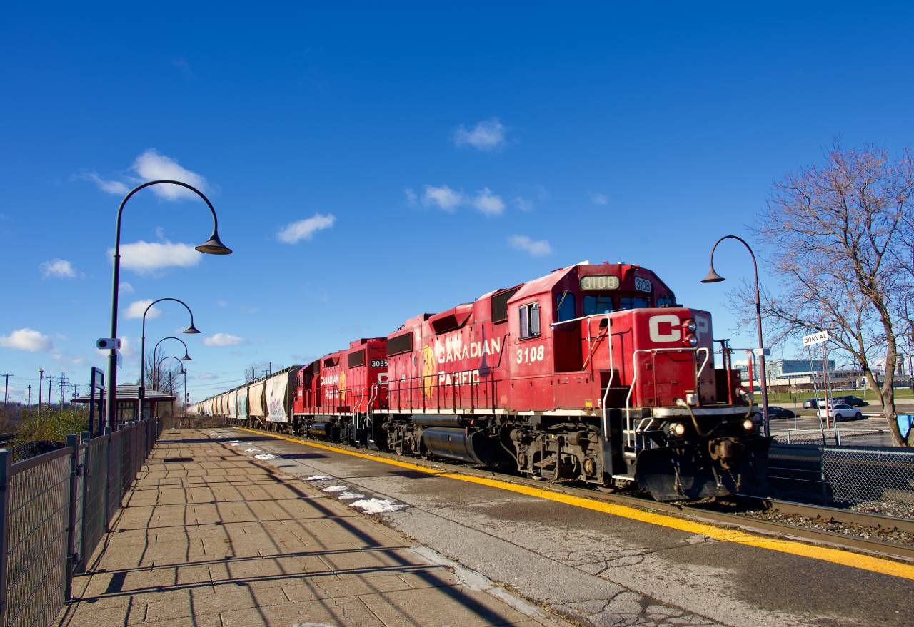 CPKC XRS-22 rockets through the EXO Station, on its way from Vaudreuil to Delson.