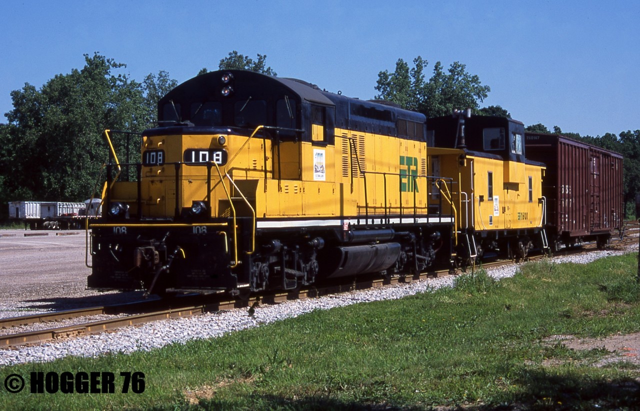 During a summer morning, Essex Terminal Railway GP9 108 is shown switching Ojibway Yard in Windsor, Ontario’s west end. This summer, GP9 108, which was the last unit in the railway’s yellow paint scheme, was sent for work to the Lambton Diesel Specialists (LDS) facility in Sarnia and emerged in a new paint scheme.