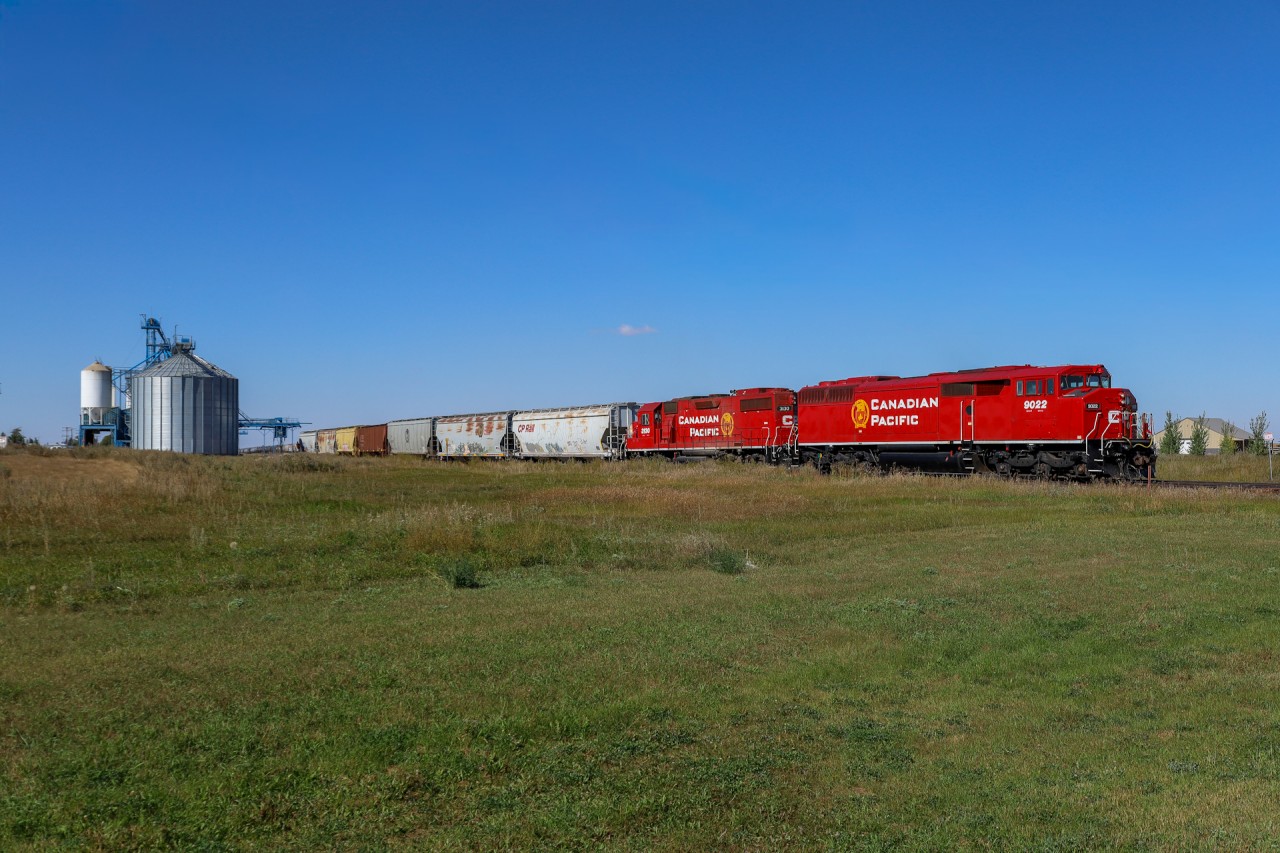 CP 9022 and CP 3140 spot the elevator at Wilkie.