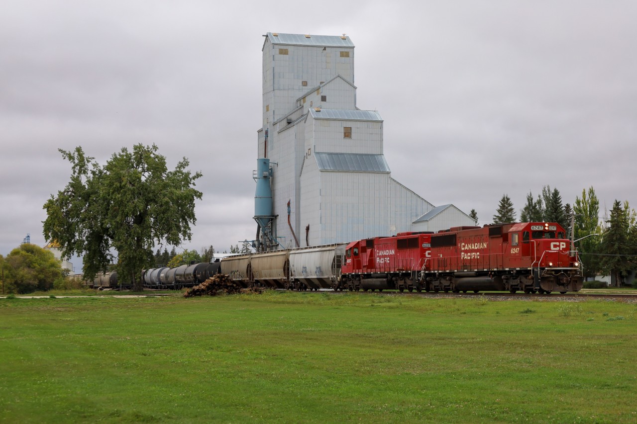 CP 6247 and CP 6257 highball through Shoal Lake with Bredenbury-Minnedosa train F54-19.