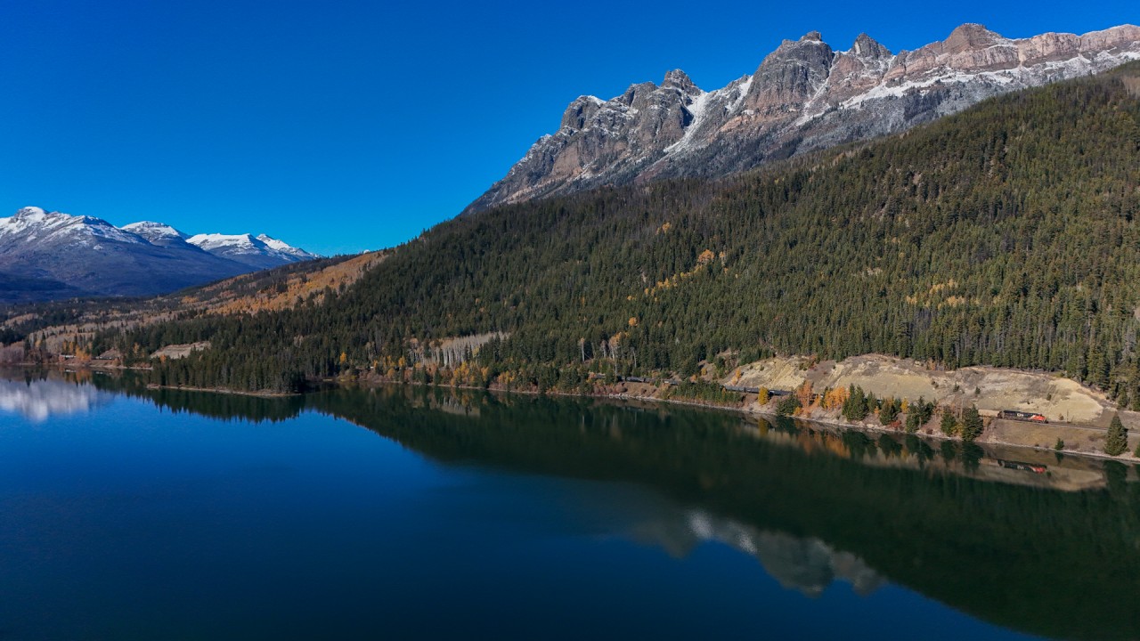 U 76051 12 follows VIA No. 2 down the Albreda Sub on a beautiful fall morning. 

CN U 76051 12 : CN 3035, CN 2308 – DP 1x1x0 – 152 cars