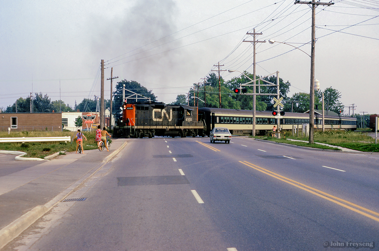 Commuter train 990 for Stouffville departs Markham nearing the end of this evening's run.

More Markham:
CN 632 in 1978
CN 546 move 2024
CN 546 move 2025

Scan and editing by Jacob Patterson.