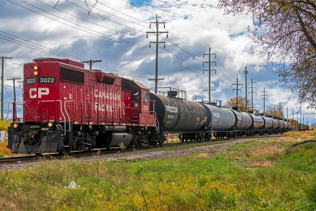 CP 3022 with it's long hood forward, is heading back to the CPKC yard in downtown Winnipeg after switching cars with BNSF.