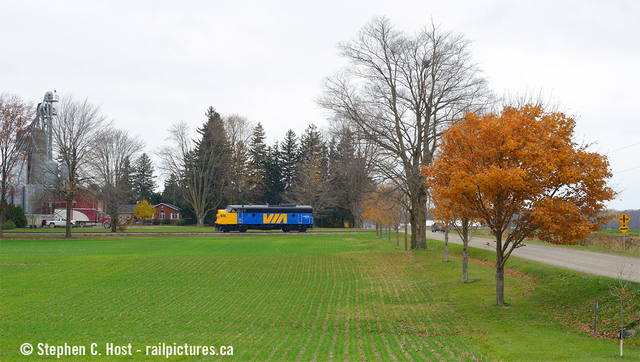 RPDX 6539, owned by the VIA Rail Historical Association, a great group working to preserve VIA's history, is pictured passing the DeBruyen farm in Salford in the late fall last year. This unit is now at TMC in the west end of the facility parked with the rest of the Museum equipment. For those new to the scene, this was former OSR 1400 (Gardiner) and RLK 1400. (O'Shell)