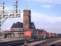CN 9552 is in Brantford, Ontario on August 14, 1982.
Bob