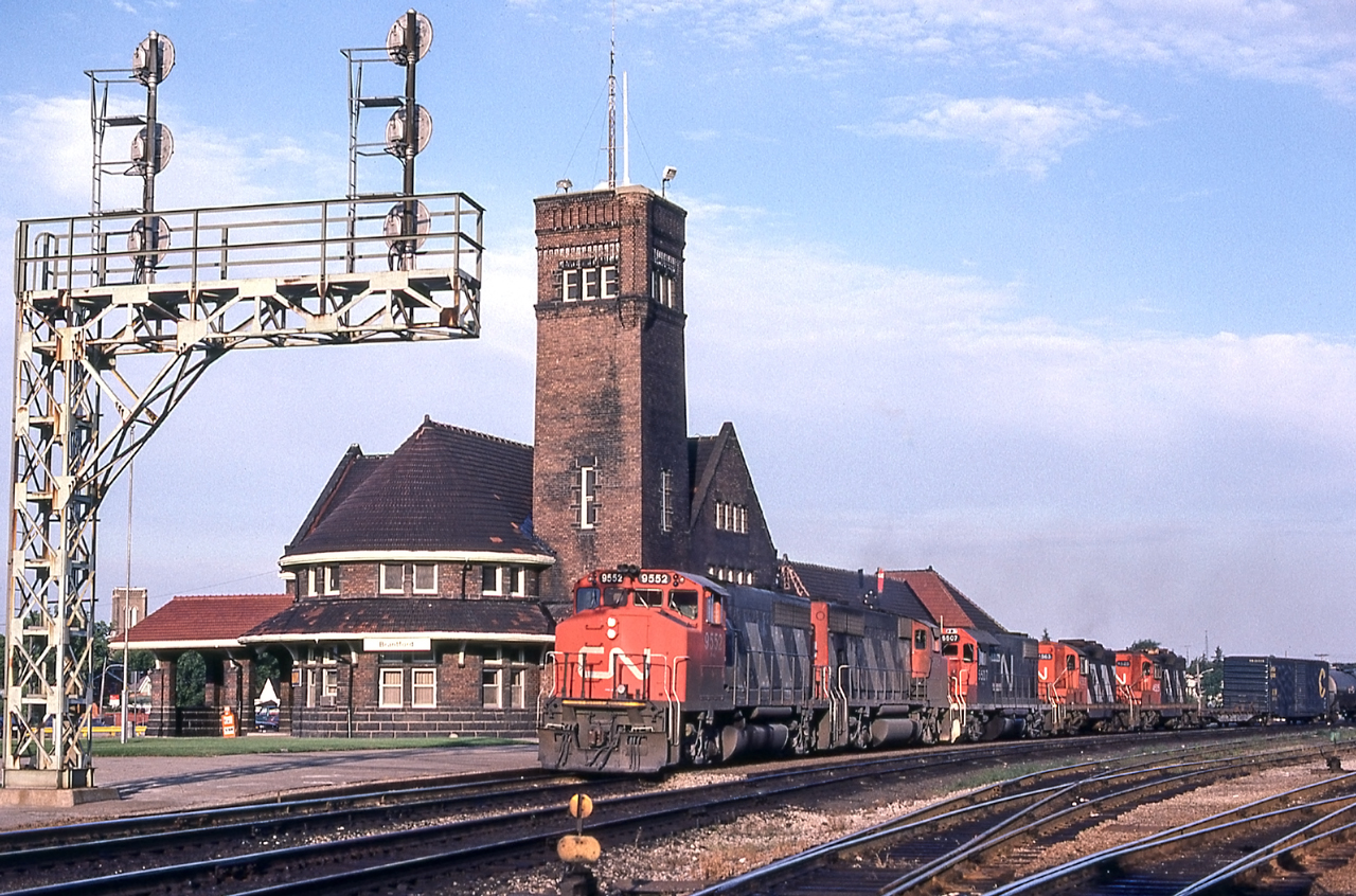 CN 9552 is in Brantford, Ontario on August 14, 1982.
Bob