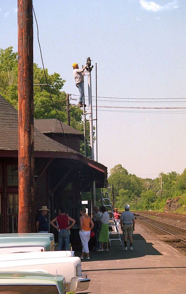 T'was a dark, dark day at the Sound.  It is always disappointing when good times come to an end. Jimmy Bell was no longer at the station; his agent's job was now history. And now we witness the Train Order Signals are meeting the same fate. For me, it was a heavy feeling of sadness knowing the good times at CP's Parry Sound station were no longer. For us fans, change never seems to be for the better.