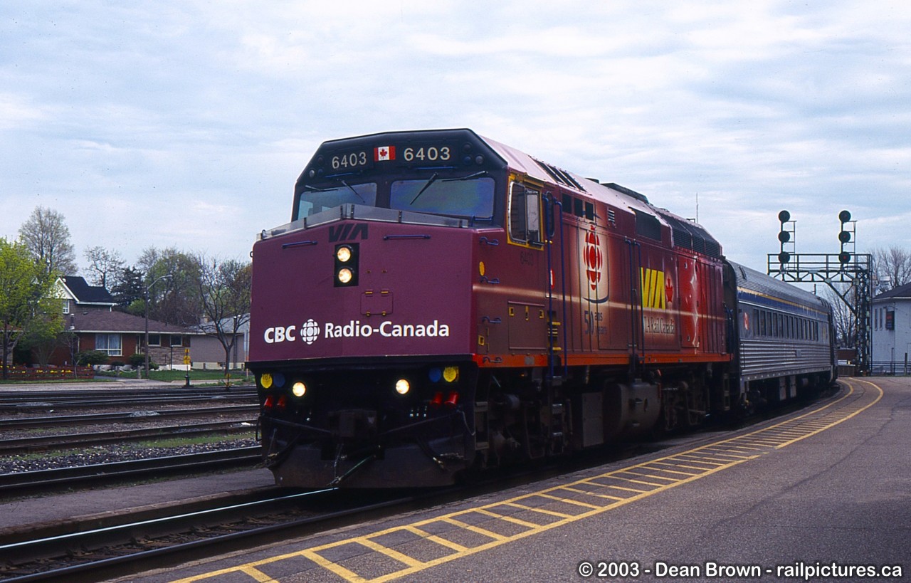 VIA F40PH-2 6403 wears the CBC wrap.