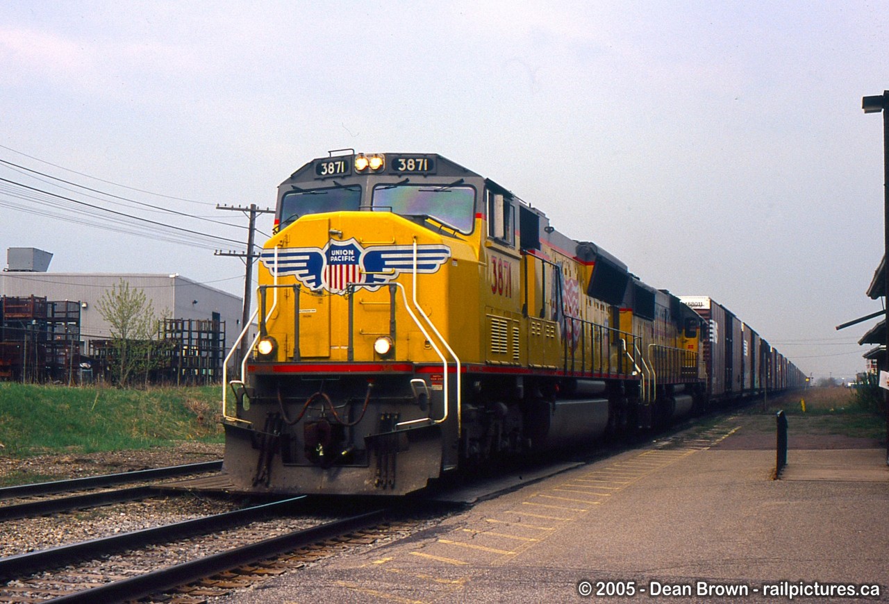 UP SD70M 3871, UP SD60 5927 Leads NS 328 through St. Catharines.