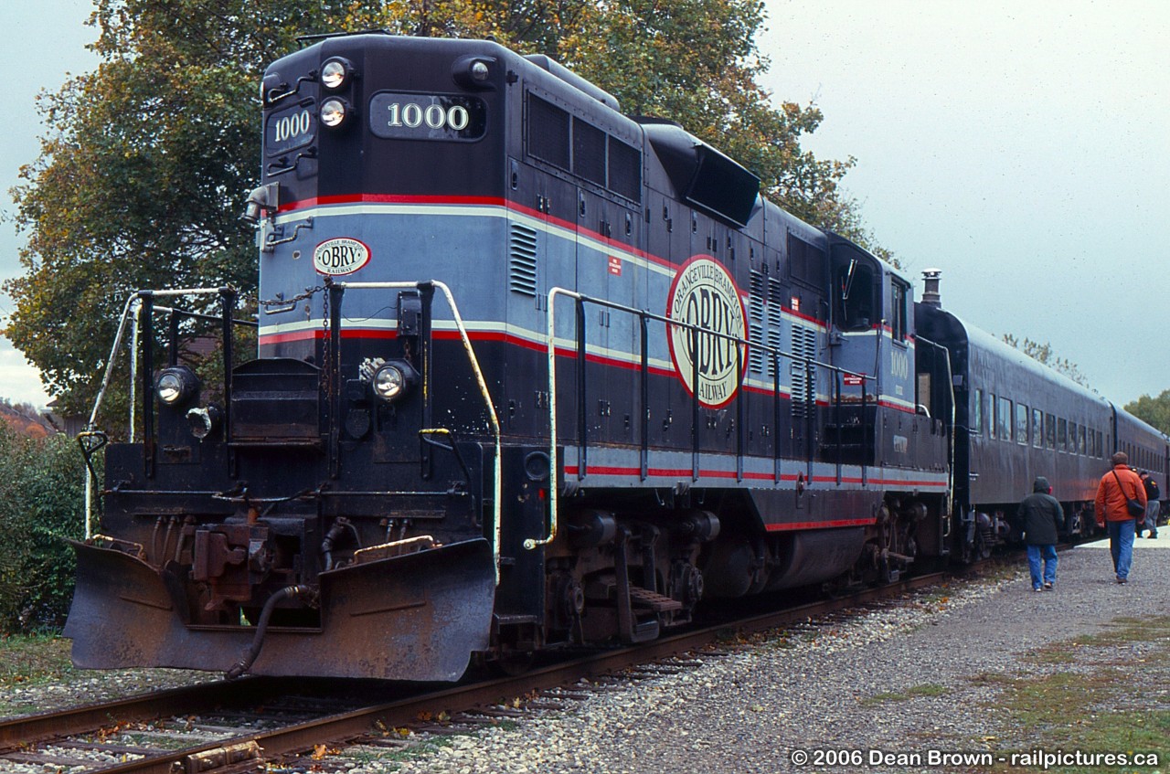 OBRY GP9 1000 and three cars on a tour train from Orangleville and return.
