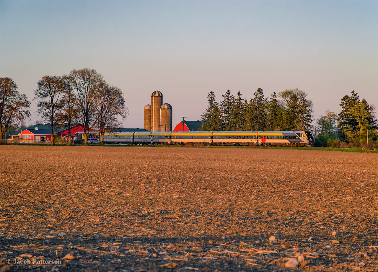 VIA 87 meanders along the Guelph Sub approaching St. Paul's Station.