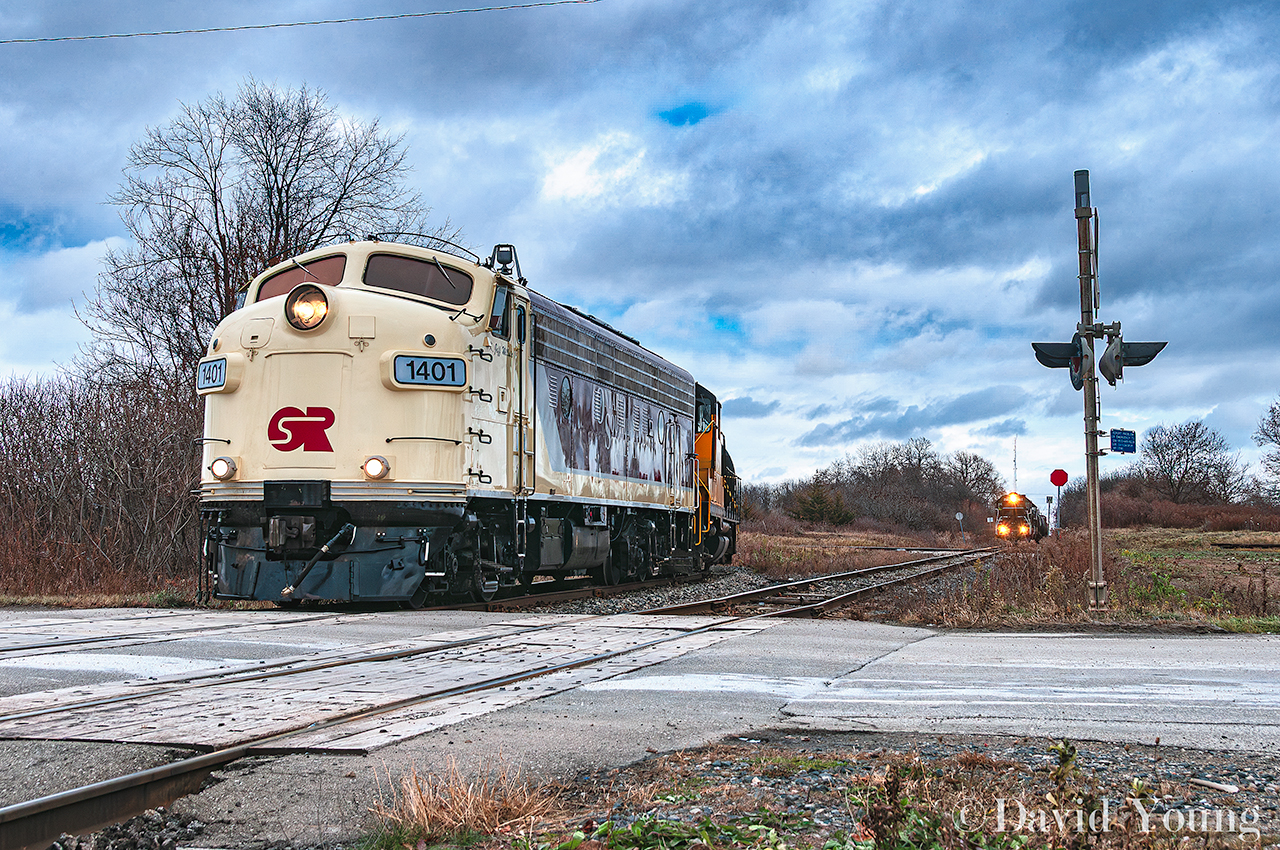 The Railway City is serenaded with a set of air horns from both short line visitors. OSR 1401 navigates the curve in the "Wabash Transfer" while GIO "2003 West" approaches the diamond on the Cayuga.
