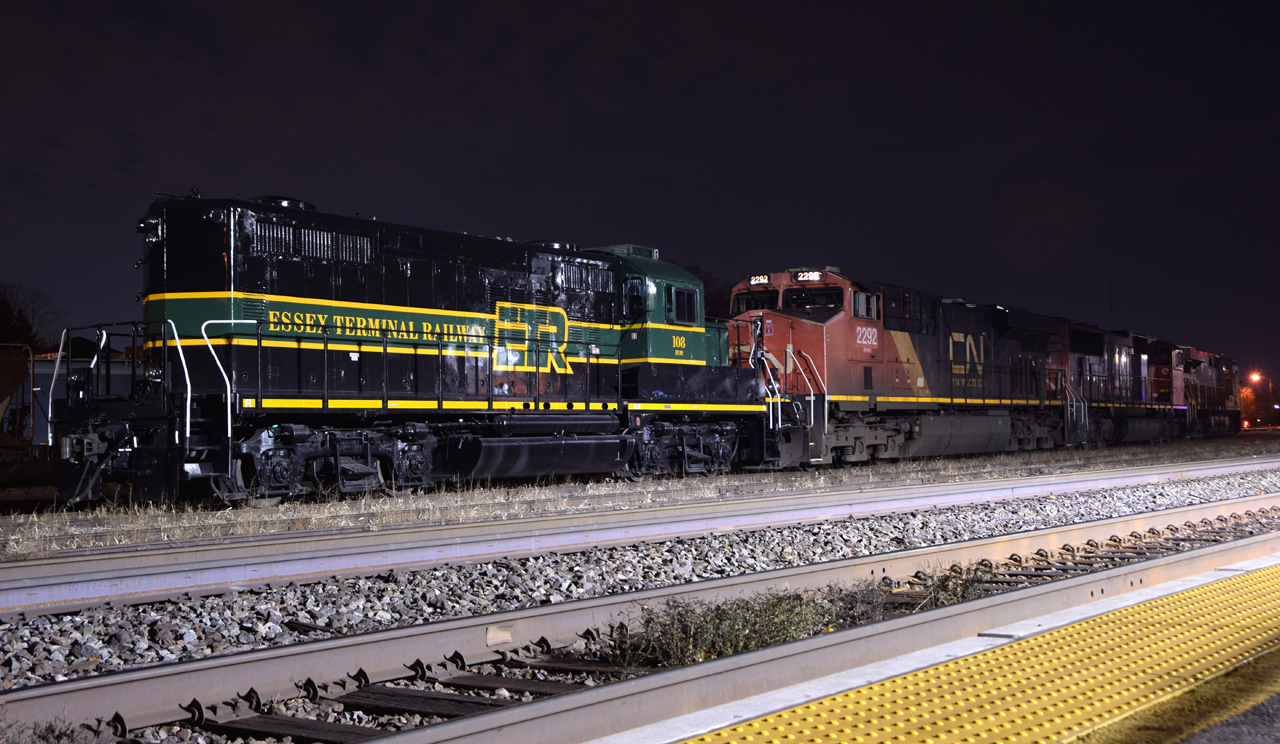 After completing a setoff, A43431 21 awaits signals back out to their train with CN 2756, CN 5634, CN 2292, and ETL 108