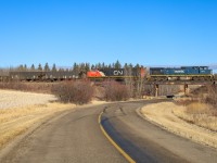 BCOL 4653 climbs out of Sherwood Park with A 40251 25. 