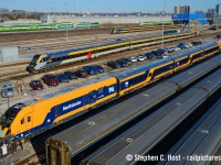 Merry Christmas to the people of the North and the people of Ontario! Doug Ford has delivered a Christmas present for you. A brand new Siemens set for the return of the Northlander! Two via sets are moving in the yard, also Siemens, and retired HEP-2 equipment has begun to fill VIA's storage space in Toronto.