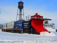 One time and one time only, both former Raillink F units were power for the OSR Plow in March 2015. Pictured is the train passing the iconic water tower in the south end of town. I had a vested interest in seeing this again, as <a href=http://www.railpictures.ca/?attachment_id=42988 target=_blank>I had seen this pair on GEXR plowing in '07</a>. <a href=http://www.railpictures.ca/?attachment_id=6604 target=_blank>Photo 2 - plow extra meeting GEXR 581</a>. Now 1400 belongs to the <a href=http://www.railpictures.ca/?attachment_id=57754 target=_blank>VHA as 6539</a> and 6508, the "Jim Brown" is of course in OSR colours - notice how similar the lines are of the OSR paint scheme? <a href=http://www.railpictures.ca/?attachment_id=57799 target=_blank>Raillink's paint was quite nice - why change a good thing too much?</a>
