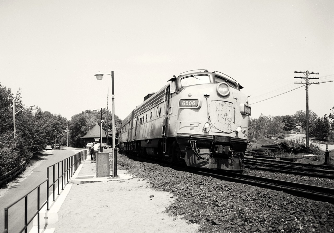 The Toronto portion of the Canadian southbound makes an early afternoon stop at Parry Sound station. The units are 6506 and 6620.  Photo taken with 4x5 Speed Graphic using T-Max 400 film. Setting not recorded.