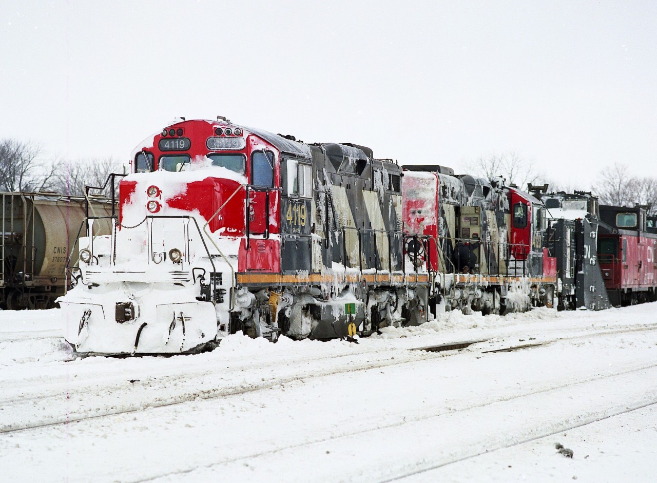 CN 4119 and 4123 rest at Stratford station after being out on the line battling the elements. Brrrrrr........
