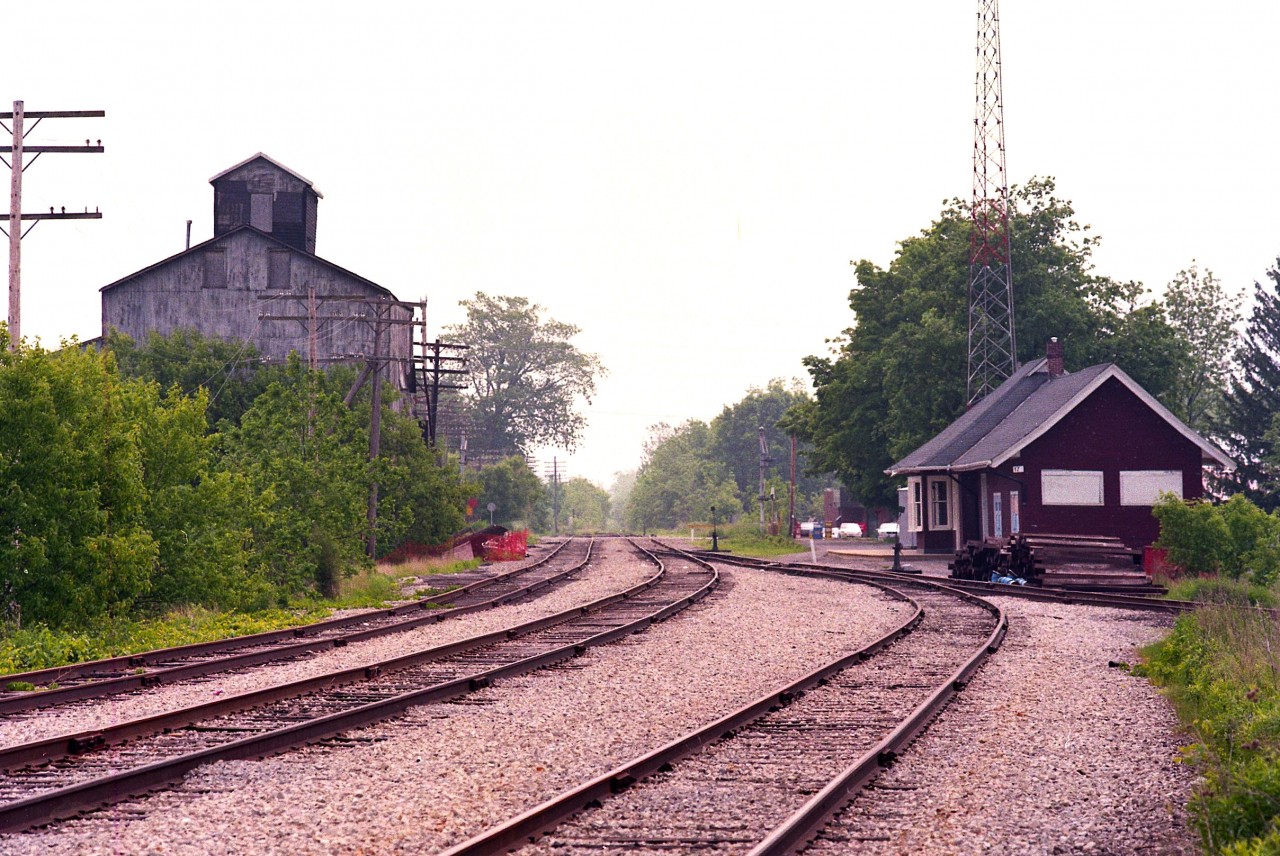 Quite a few photos around regarding Caledonia station, but I notice most of them are shot looking NW along the line. Here's one looking SE along what was the old Dunnville Sub.  On the right is the Caledonia station, and on the left there is now a modern Food Basics occupying the lands. The track now ends at Argyle St. N. (just visible)  and the extension of the old Dunnville line is now history.
Information on the old structure on the left would be appreciated. Was this building lost to a fire?