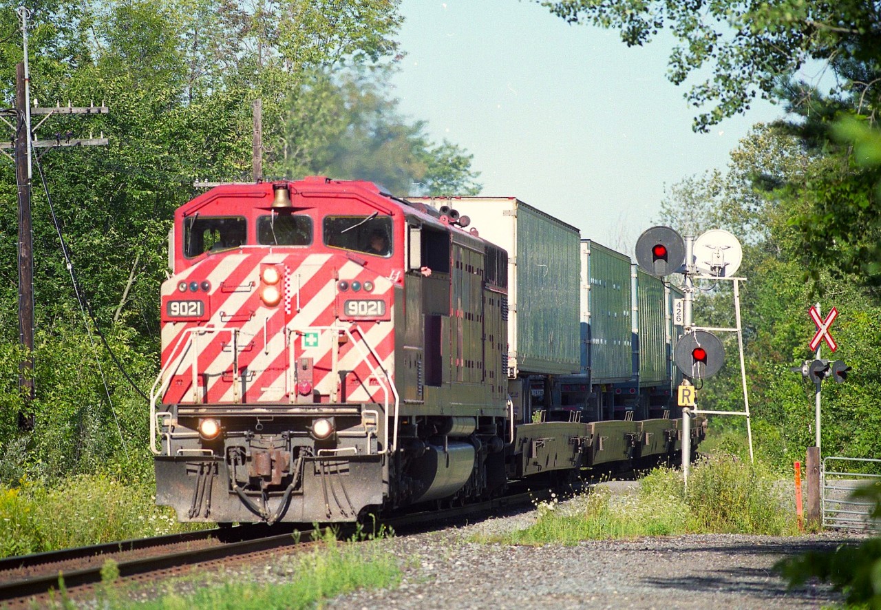 Not much of a train to look at, but we seldom see "Red Barns" and more and have to go to the USA to view TOFC.
This image of a westbound #123 "eXpressway" was shot at mile 42.6 on the GALT where Concession 14 East crosses.
We're at the first road west of the Mountsberg Conservation Area.
I hung around this location for a bit because scanner chatter was clear and the Galt sub actually used to be busy.
The "eXpressway" ran from Montreal thru to Detroit; then found itself cut back Montreal to Toronto......and then canceled.
