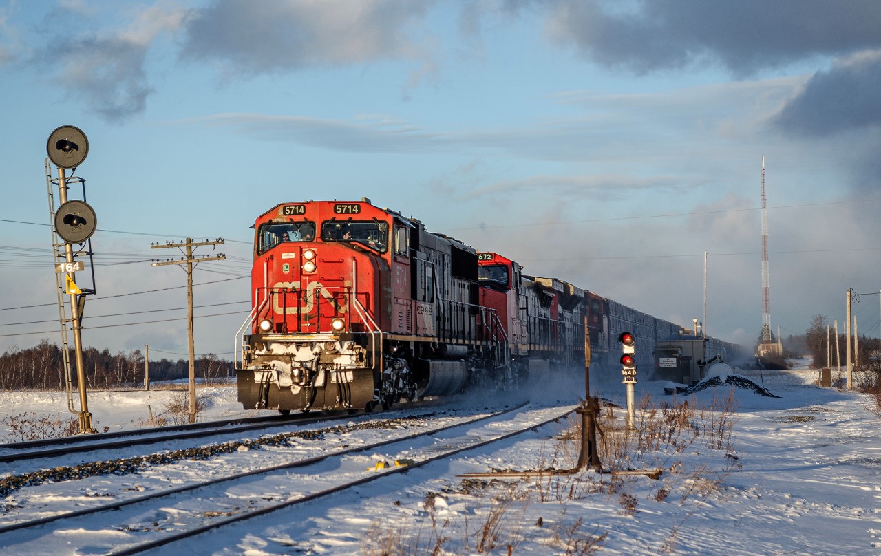 This is CN Manifest freight train 403 passing the old searchlight and dwarf signals at the eastern end of Saint-André siding on a very chilly late afternoon. On that day, temperature was down atleast 25 degrees below freezing point, but since trains aren't running daily on the Mont-Joli subdivision anymore, and now running on a rather unpredictable schedule, i figured i'd make up for it by taking on a little trip in order to catch both manifest freights in broad daylight, even if its freezing cold outside. Not only it was painfully cold for the face and the fingers, but the camera even had troubles when shooting, giving rather blury images even when properly focused. Luckily, i was able to salvage a couple of shots, including this one.
In the end, i didn't get frostbite, so that little trip was entirely worth it!