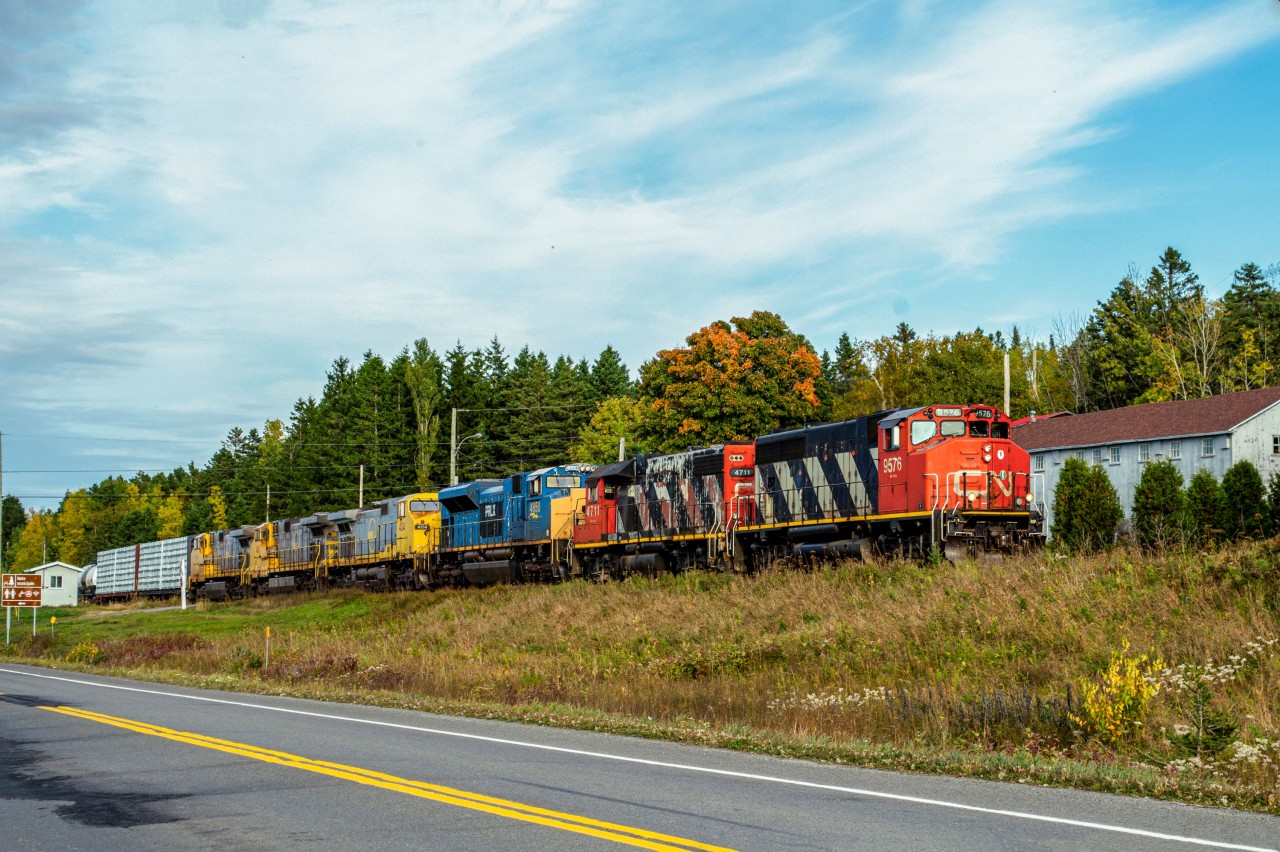 Train 561 led by GP40-2WL 9576 returns home to Mont-Joli with 4 engines from Sept-Iles and 3 cars, as it passes by the former site of the steam plant in Les Boules.