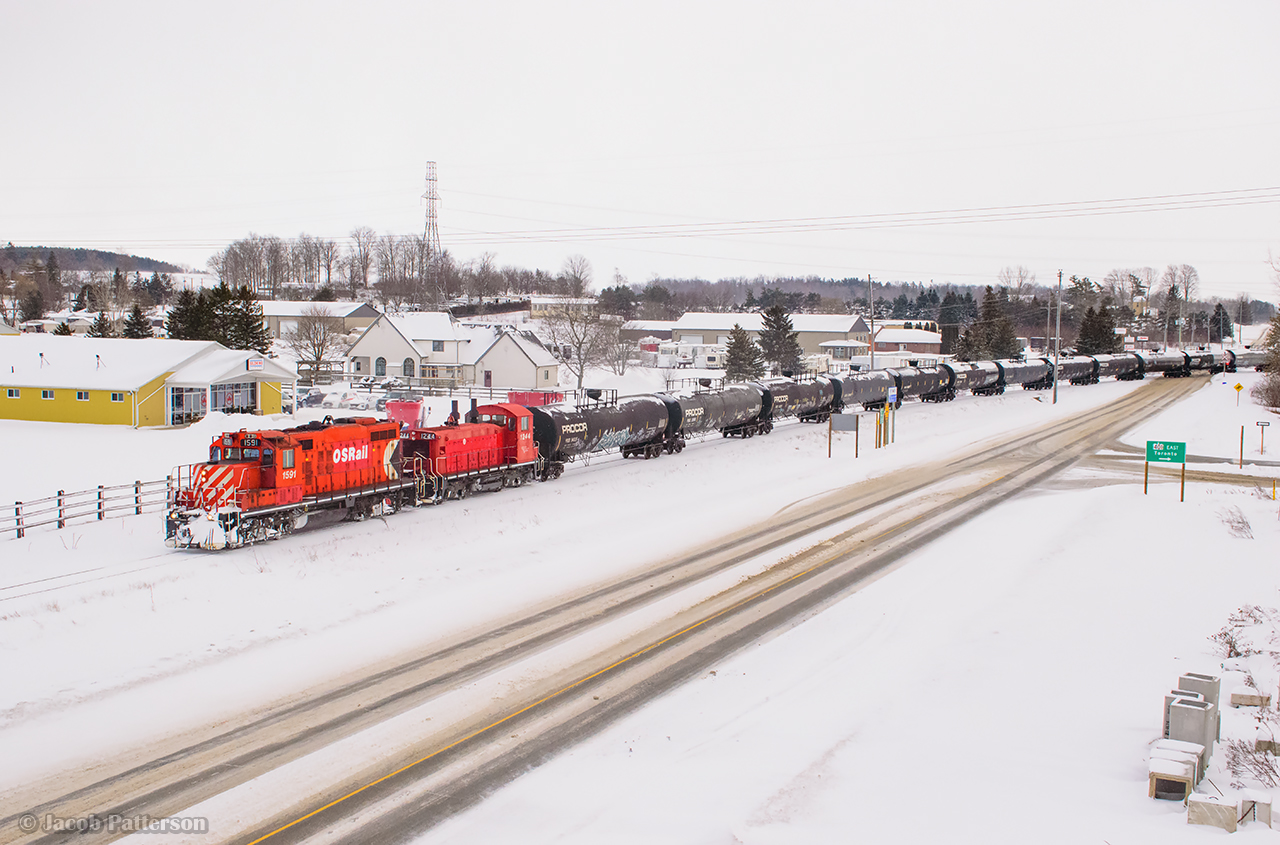 OSR's St. Thomas Job returns to Ingersoll, passing through Putnam with 13 cars.  1591 sports its recently applied "OSRail" lettering.