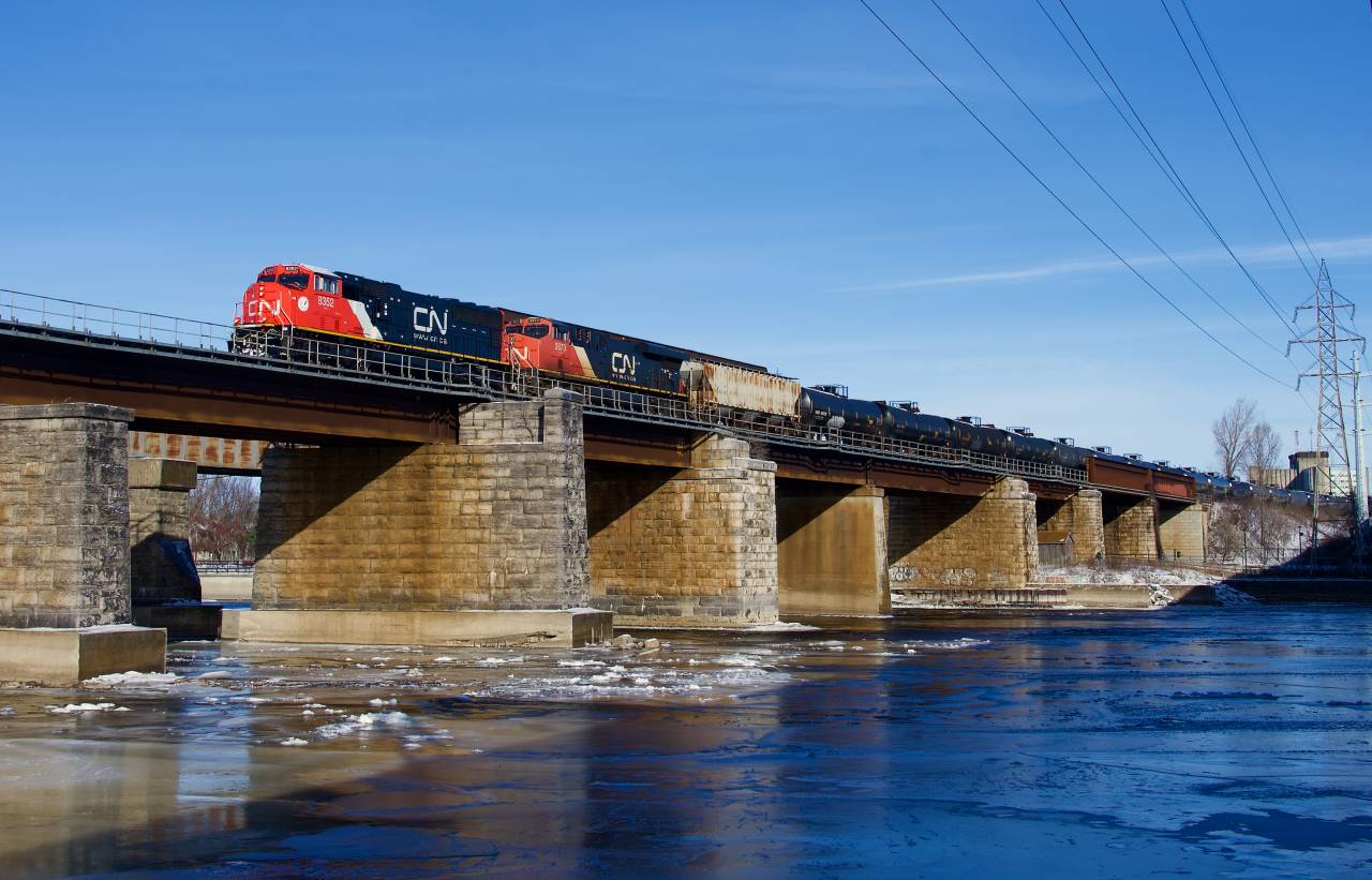 My last train shot of 2025 as empty ethanol train CN 713 crosses the partly frozen Ottawa River near Île-Perrot with CN 8352 & CN 2873 for power.