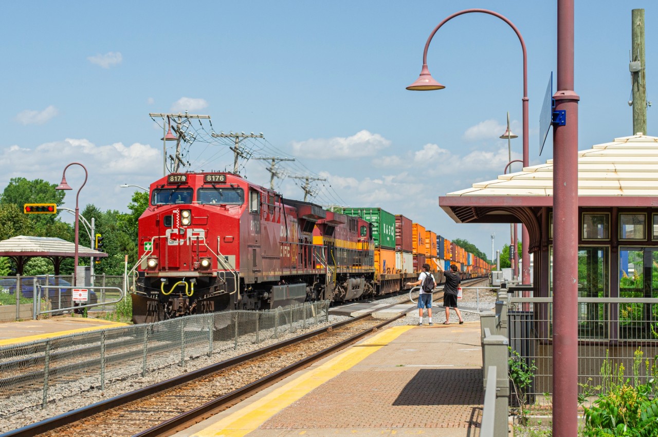 Canadian Pacific train 133 begins its trip to Chicago, as it passes by the Beaurepaire AMT/EXO commuter train station. I originally intended to catch this train further down the line, but due to the lack of traffic that the CP line sees in the morning, i decided to head up somewhere i could also catch CN's trains. In the picture you can see two fellow railfans, the spot became quite popular during the afternoon, as many went to Beaurepaire to catch a CN train headed by CP and CPKC power, a rare occurence apparently. If you wish, you can see a picture of this train on my profile.