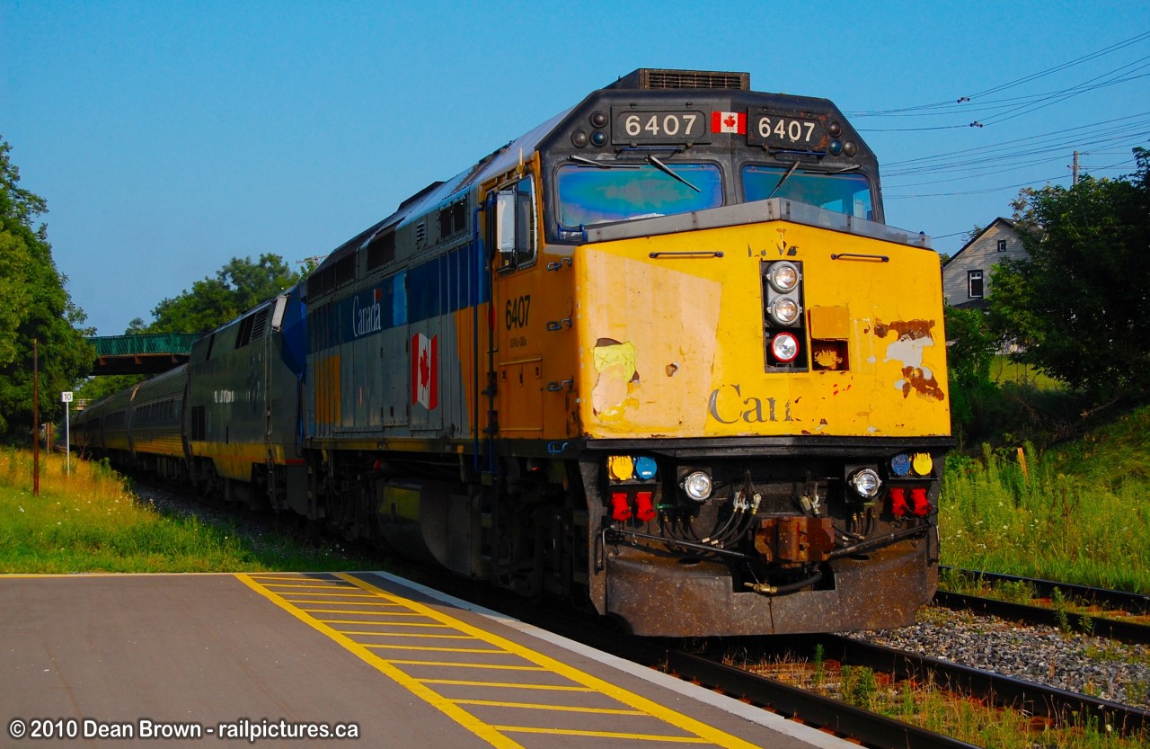 VIA 98 had mechanical issues with the AMTK P42DC 45 and wasn't able to operate. VIA F40PH-2 6407 was added to the point to lead for Toronto that evening.