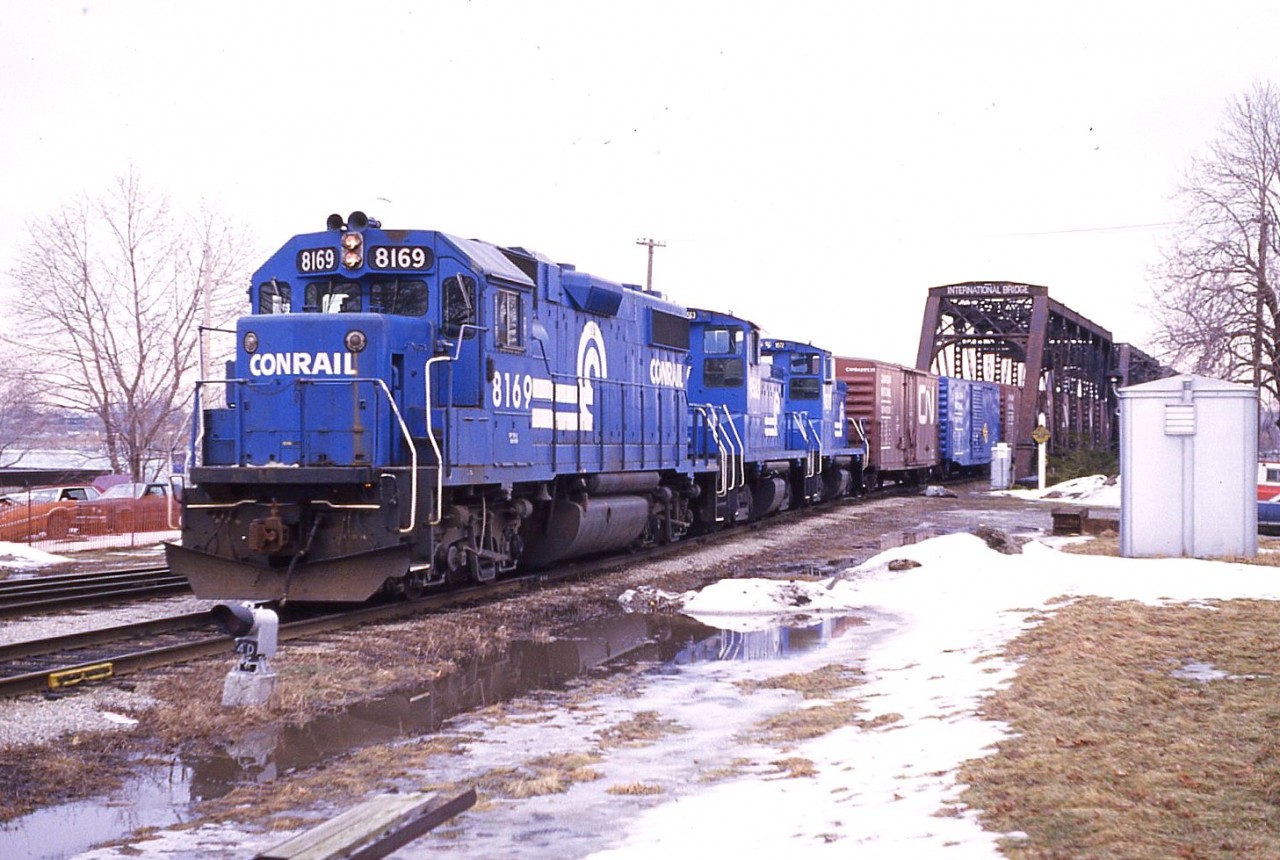 The days are getting longer, and brighter, as we are into mid-March with this shot of the daily Conrail transfer coming over from the US. It will drop its train and go back over the border with US traffic.  Units are CR 8169, 9563 and 1972.
Transfers helped make this a busy and most interesting place for the fans.
Pity it is all but a memory now.