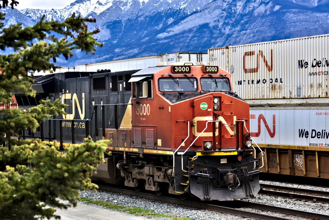 CN X104 eases into Jasper for a crew change before heading out on the Albreda sub towards Kamloops.