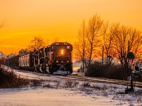 CN 402 stopped on the main track at the east end of Sacré-Coeur siding minutes after sunset, as they wait for train 559 to take the siding. This usually only happens when the Matane - Baie-Comeau ferry doesn't run, as it allows for train 561 to arrive in Mont-Joli early, which locomotives later departs towards Rivière-du-Loup as train 559 depending on the day.