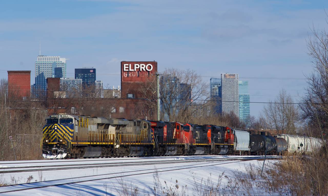 CN 527 has 5 units and 175 cars as it heads west on Track 29. 114 of those cars will be set off slightly further ahead; those cars would continue west on CN X377. CN 3942, CN 3962, CN 3888, CN 2672, CN 8003,