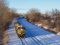 A late CN 430 rounds a curve with an ex-CREX pair, on its way to Bécancour.