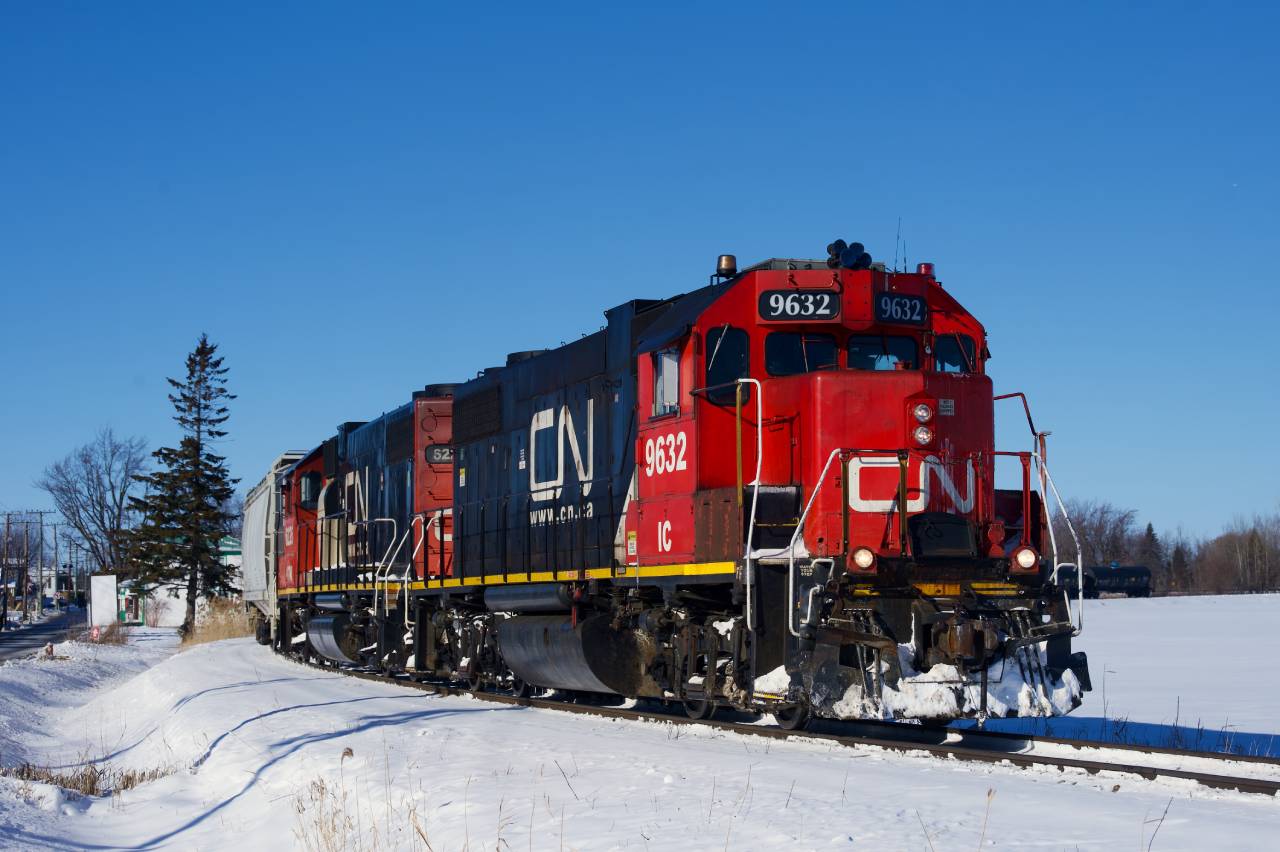 Its work at Coteau done, CN 538 backs up towards the Kingston Sub to wye his train for the run westwards towards Ottawa.