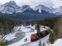 CPKC 304 rolls through Morant’s Curve with CN 3272 leading. 