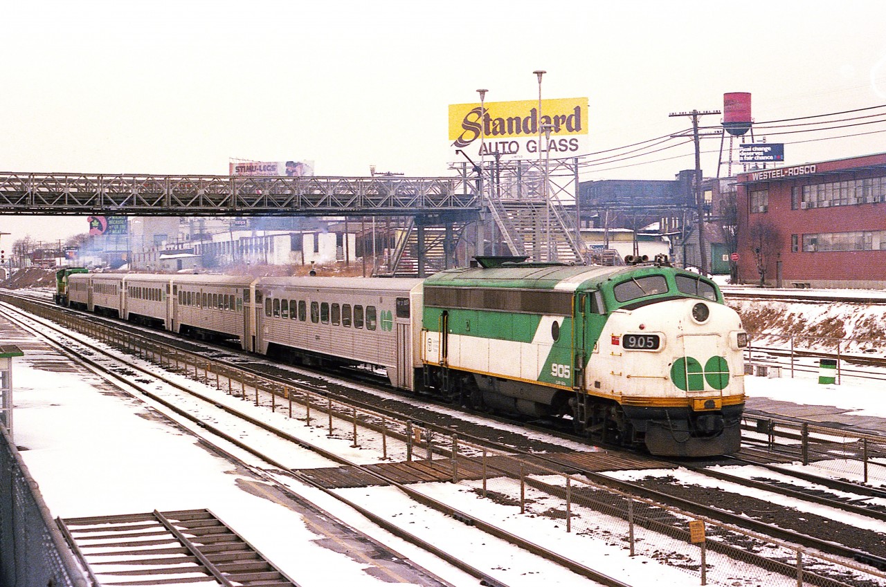 Cold February afternoon sees GO 701 leading train westbound and GO 905 on the rear. I forget exactly, but figure this must be around Oakville sub mile 2 just west of the Exhibition grounds. The 701 later became CN 9669.