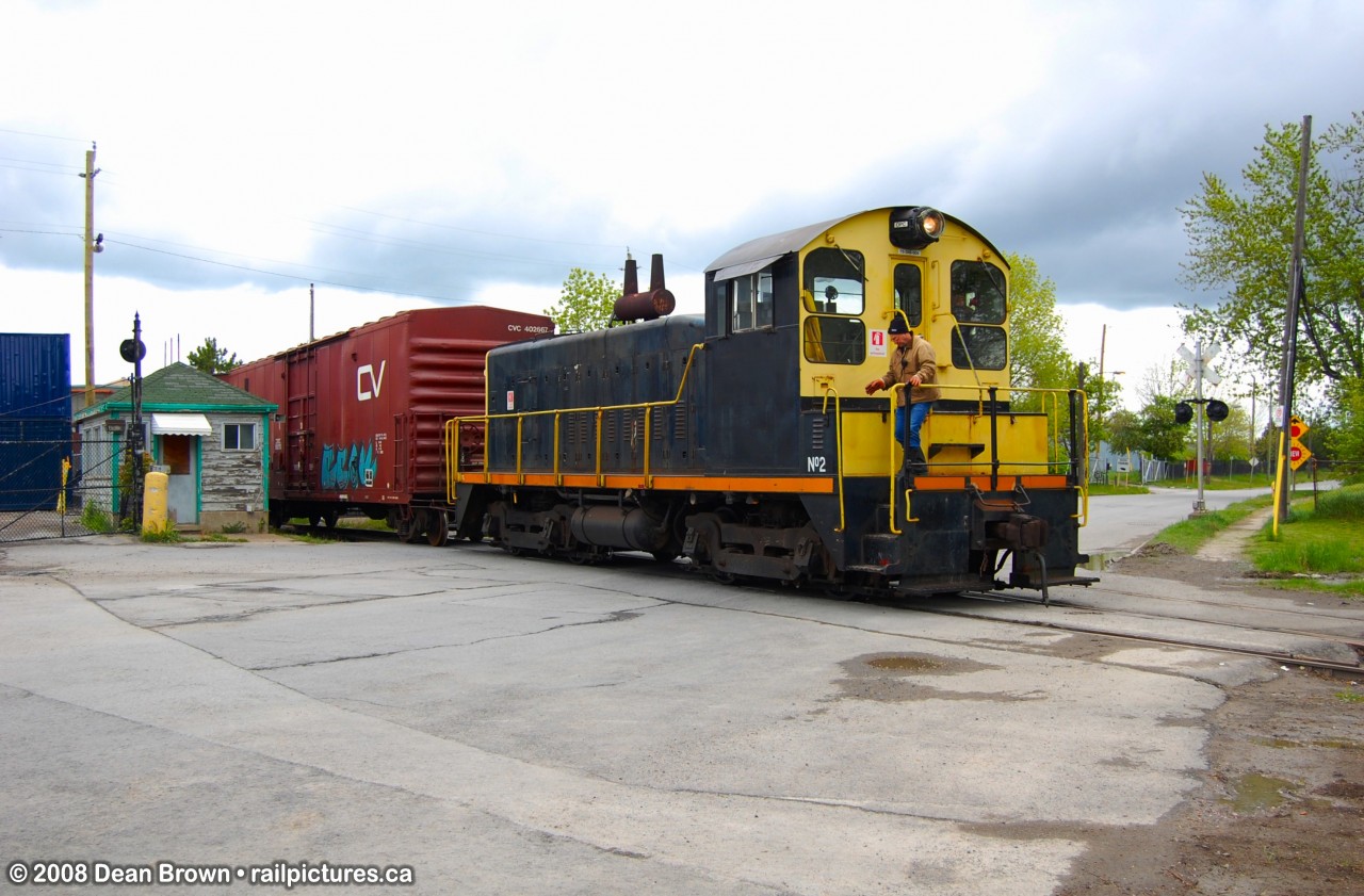 QUNO SW900 No.2 at Niagara Falls Rd. at Thorold South.