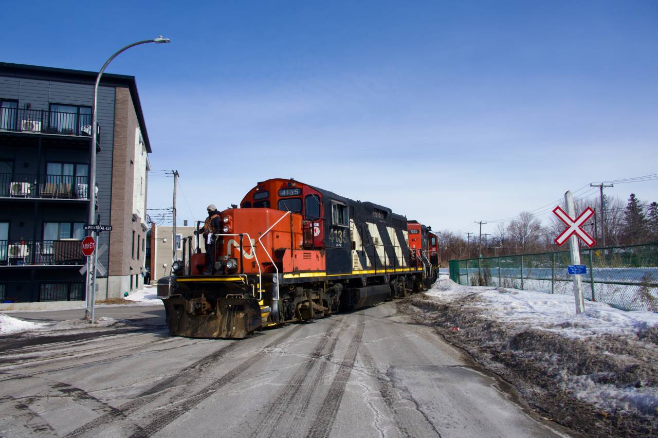 CN YRP002 is headling light power to Bitumar to lift empties in east end Montreal with CN 4135 & CN 7272 for power.