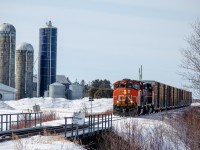 A short Matane turn (CN 561) led by GP38-2W 4789 is about to cross Rivière Blanche on a cold Friday morning. Lately, it seems like 561 only brings boxcars to the paper mill on fridays, no ferry or lumber cars. The ferry to Baie-Comeau and Sept-Iles used to operate from Monday to Friday, but it seems that traffic reductions aren't only for trains... Maybe they operate on Saturdays or Sundays now to make up for it, who knows... I highly doubt it though.