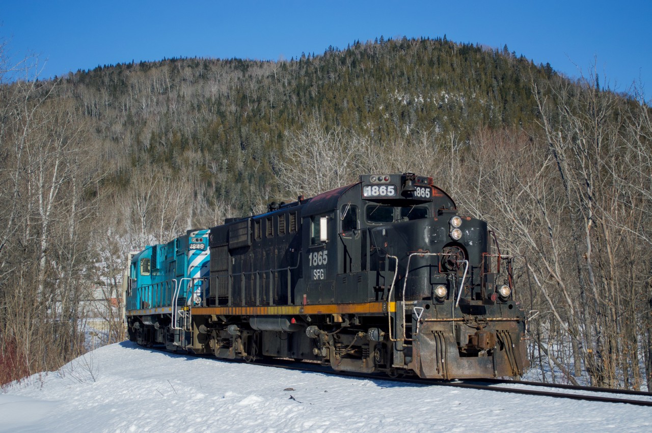 SCFG train 565 takes the wye at Matapédia to let cars in the small CN yard near the station.