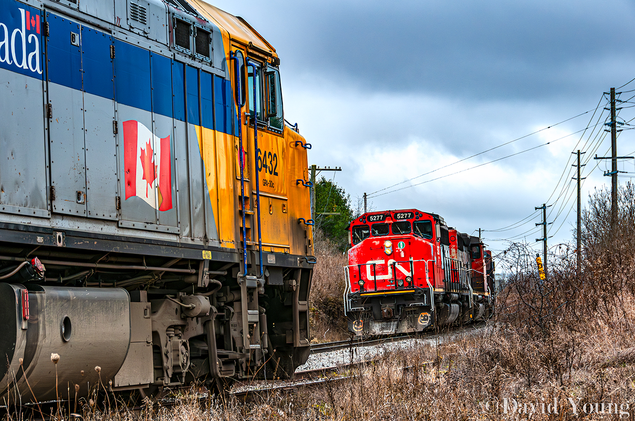 Such an anomalous meet. VIA 85 takes the siding at Rockcut while GEXR X432 holds the main with leased CN SD40-2W's 5277-5244 and HLCX SD40M-3 6061.