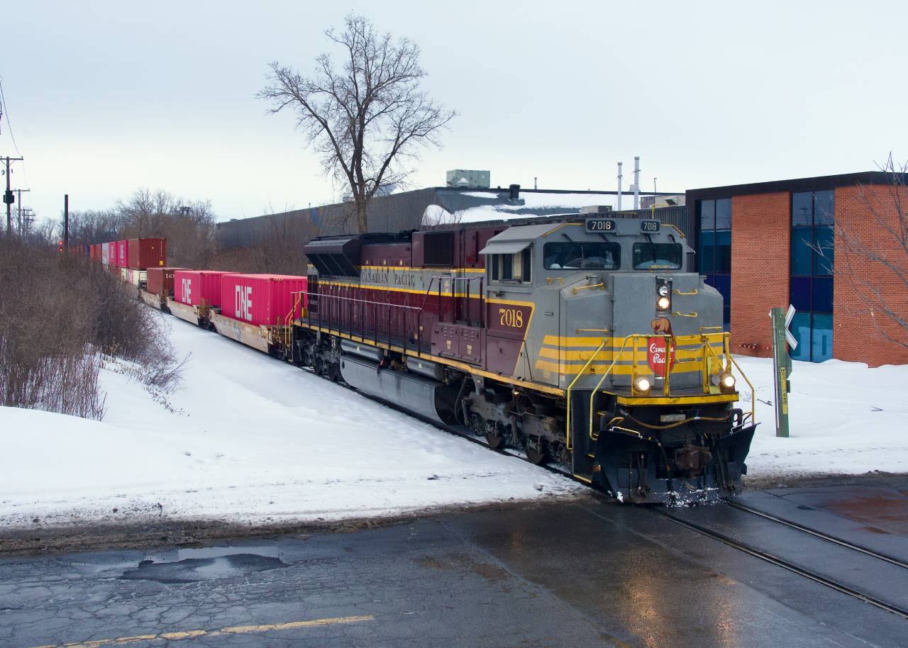 Fourty minutes after shooting the Lackawanna heritage unit leading CN 529, I am high up on a snowbank to photograph CP 7018 leading CPKC 2114 as it approaches Lachine IMS Yard.