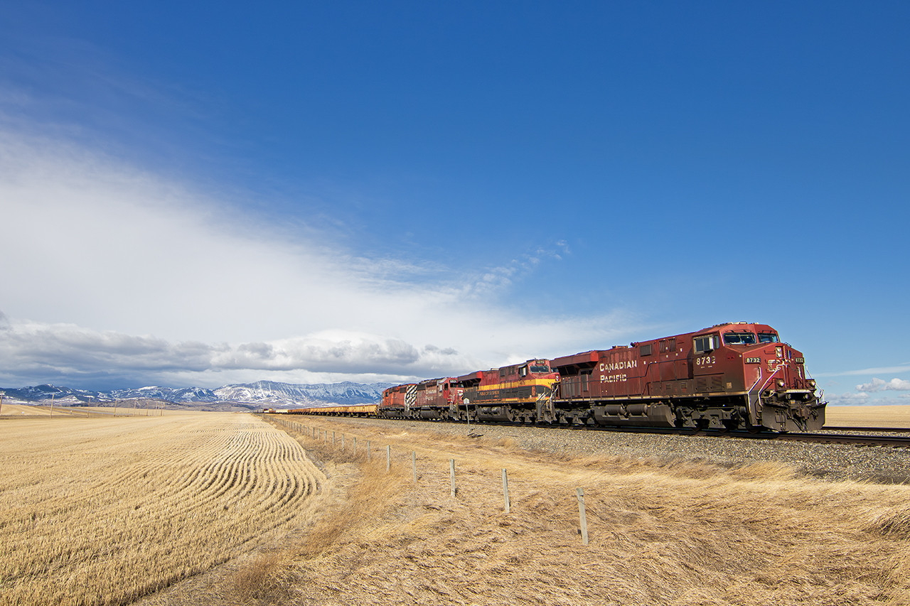 Powerful Chinook winds roared through at over 80 km/h, turning a day of train photography into an adventure. Thankfully, the air stayed warm despite the intensity. CP 8732 leads this eastbound mixed consist, with a pair of SD40-2s trailing behind the main power hauling loaded ballast.
Today marked five years since my kidney transplant — and I can’t think of a better way to celebrate than doing something I love.