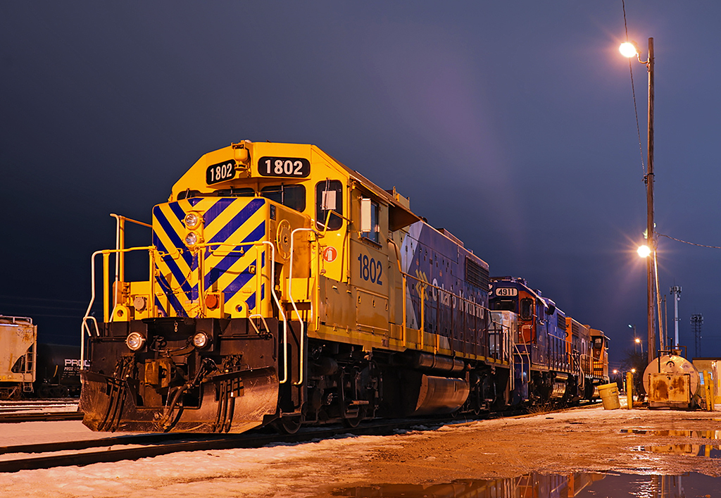 An ONR GP38-2 idles away at Oakville after being brought in by CN 543 earlier in the morning, the unit will head for Mimico and used to power the ONR Venture Set to North Bay.